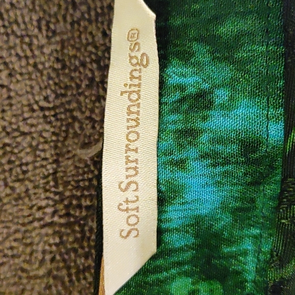 Soft Surroundings sleeveless tank w layered hem. Great shape - Picture 13 of 14